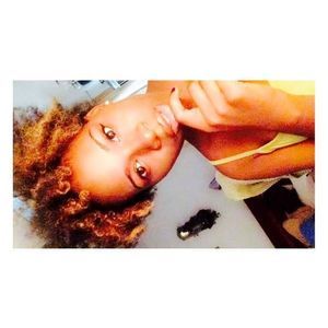 Meet your Posher, Janisia